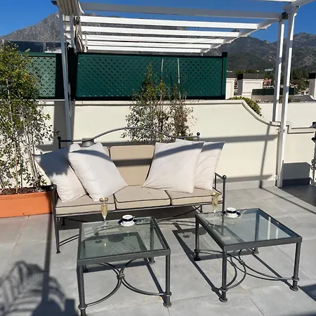 Guadalpin Penthouse Apartmán *