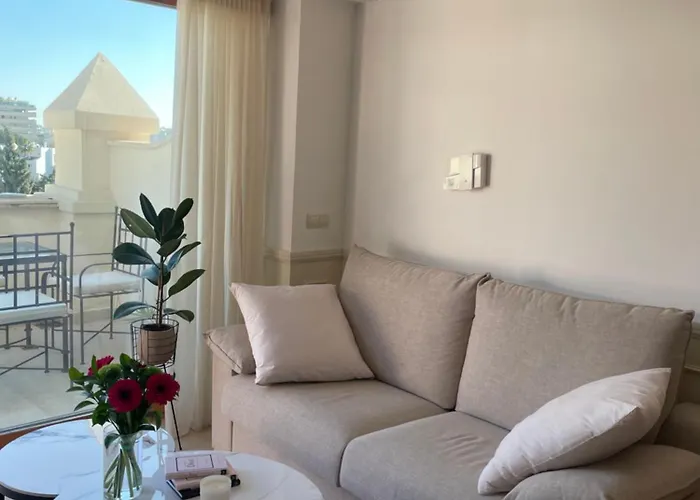 Guadalpin Penthouse アパート