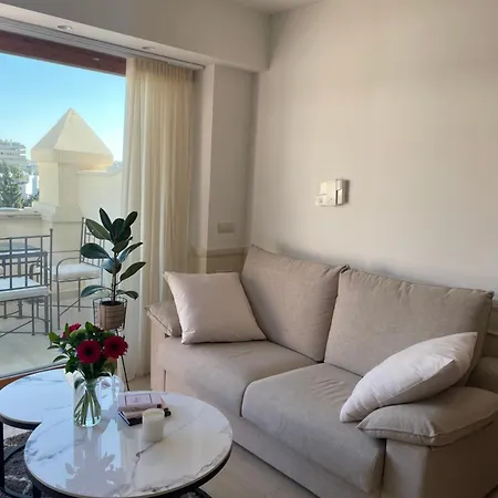Guadalpin Penthouse Lägenhet