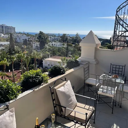 Guadalpin Penthouse Lägenhet