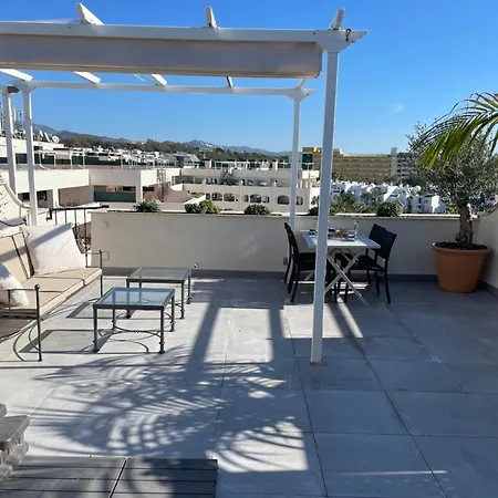 Guadalpin Penthouse Lägenhet *
