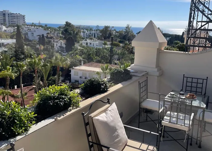 Guadalpin Penthouse Lägenhet