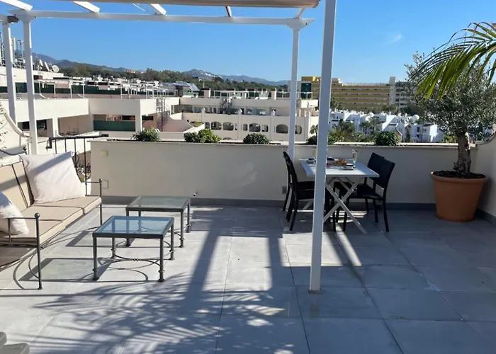 Guadalpin Penthouse Lägenhet *