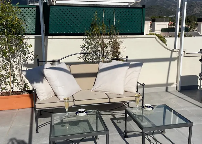 Guadalpin Penthouse Lägenhet *