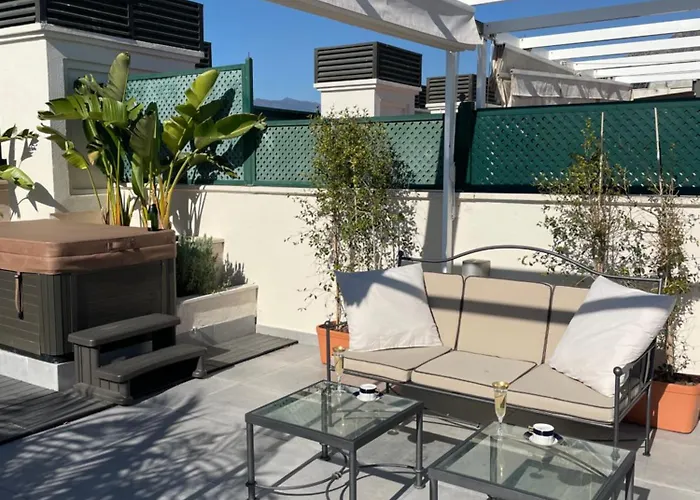 Guadalpin Penthouse Lägenhet *
